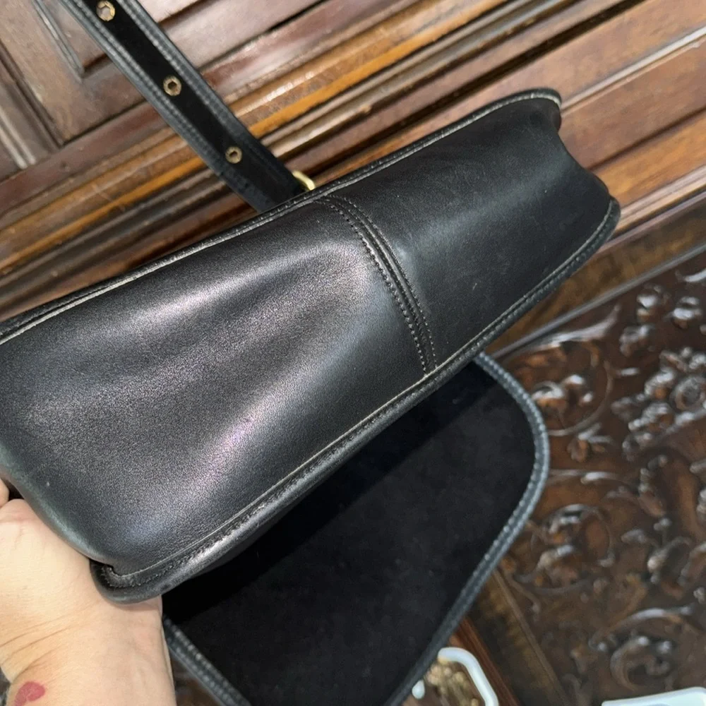 COACH purse Leather and Brass Flap Top Shoulder Bag vintage 1990s Patricia - Picture 10 of 10